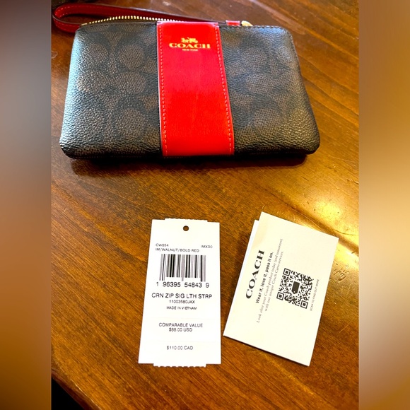 New w/ tags Coach wristlet - Picture 7 of 16